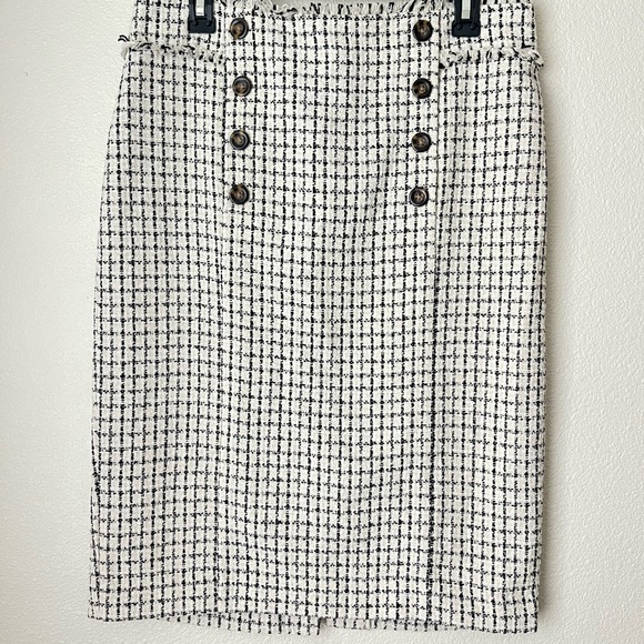 Classic Black and White Houndstooth Pencil Skirt - Picture 2 of 5